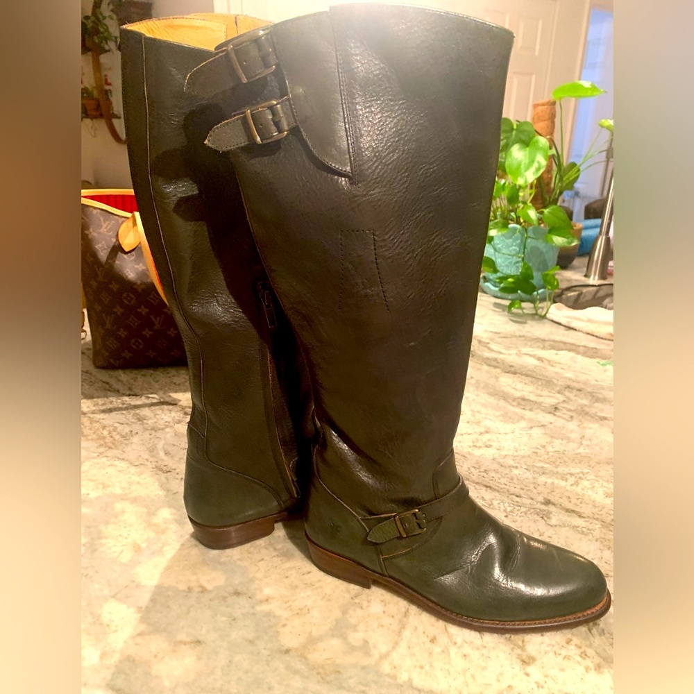 Frye Hunter green leather boots.
